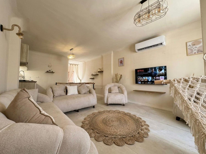 Shared lounge/TV area 5, nirvana pyramids view, Al-Ahram