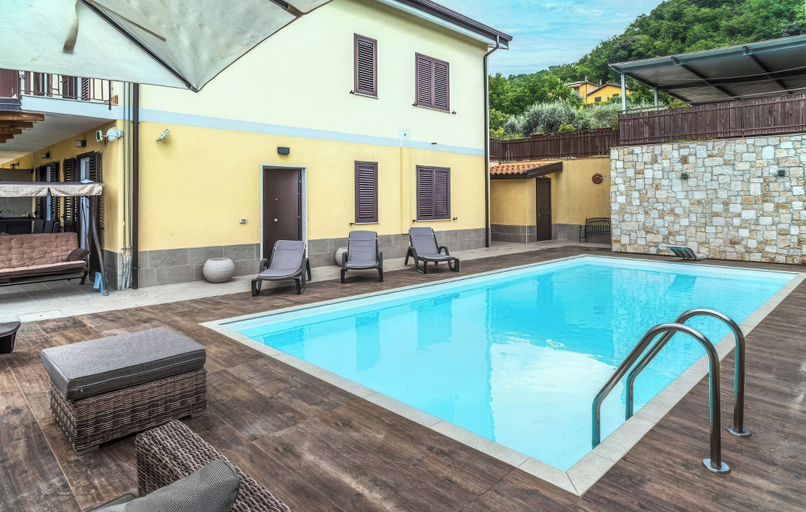 Pool 2, Residenza Lara, Salerno