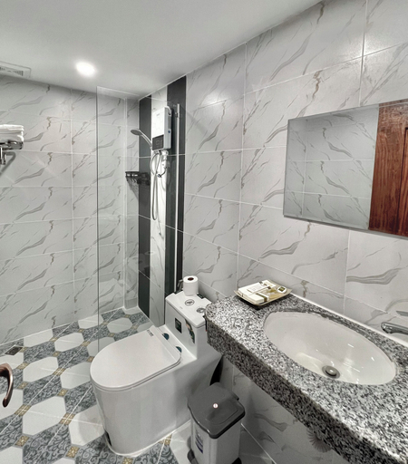 Bathroom 4, A Z Hotel Phnom Penh, Phnom Penh
