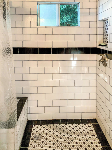 Bathroom 2, Canterbury Knolls, Los Angeles