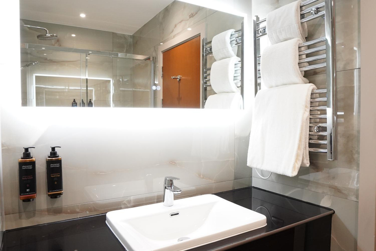 Bathroom 5, Mercure Dartford Brands Hatch Hotel & Spa, Kent