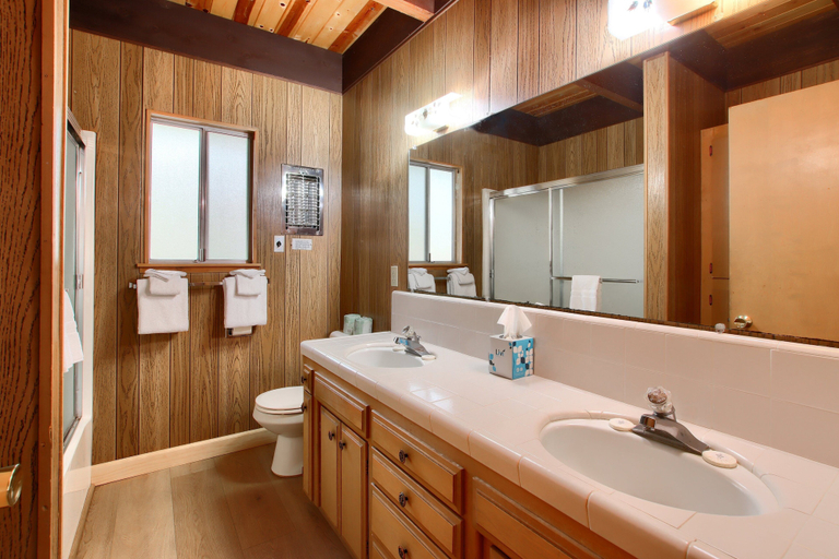 Bathroom 3, Spindler's Chalet, Mariposa