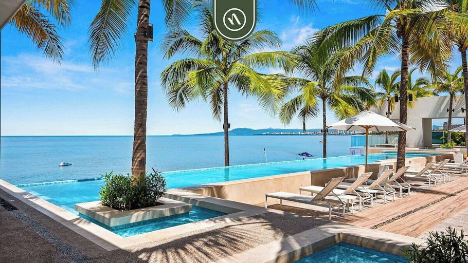 Pool 4, Elegant 1 BR Condo - Beachfront - Pools - King, Puerto Vallarta