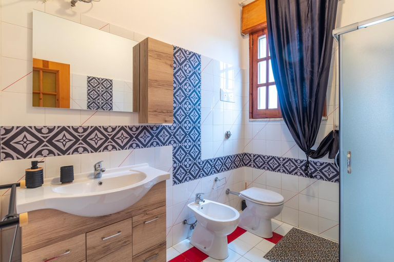 Bathroom 2, Villa Joseph, Ragusa