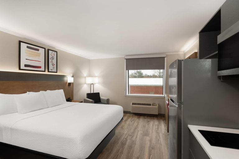 Bedroom 3, Hawthorn Extended Stay by Wyndham Jackson, Madison