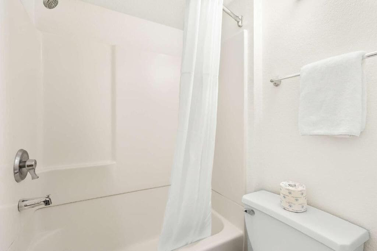 Bathroom 3, Vagabond Inn Studio Carpinteria, Santa Barbara