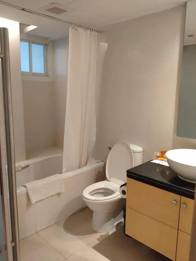 Bathroom 5, The Tivoli Hotel, Yannawa