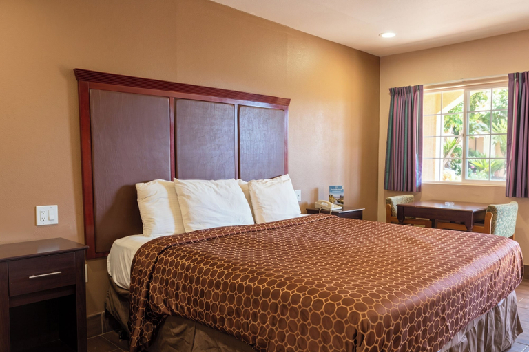 Bedroom 3, Economy Inn by Hotel O Gladewater, TX, Gregg
