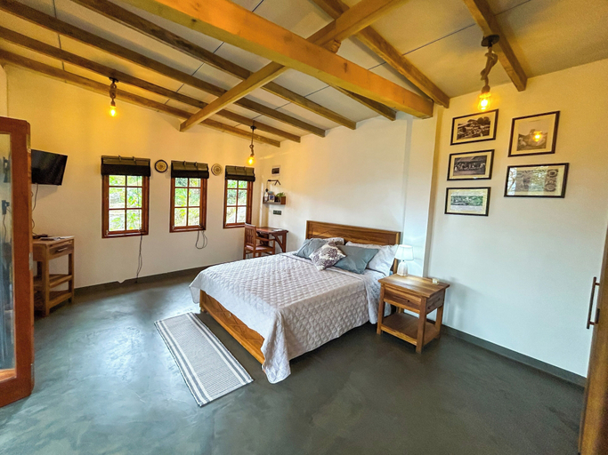 Room 2, Unseen Knuckles Eco Boutique, Panvila