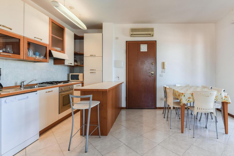 Others 3, Royal, Sassari