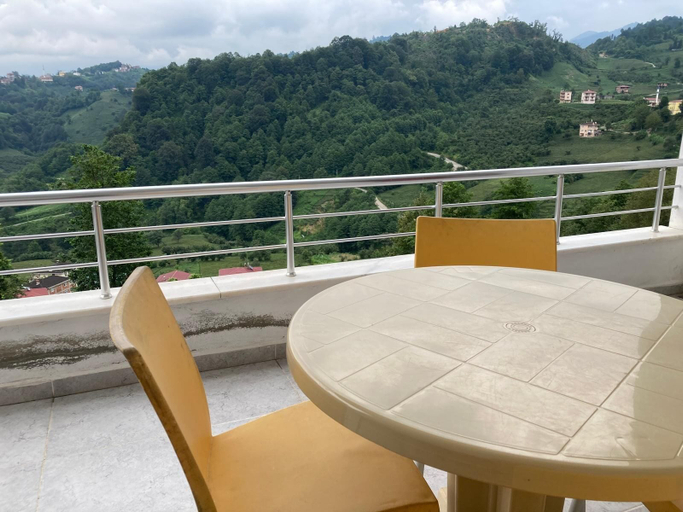 Outdoor dining 3, Hayrat apart, Hayrat