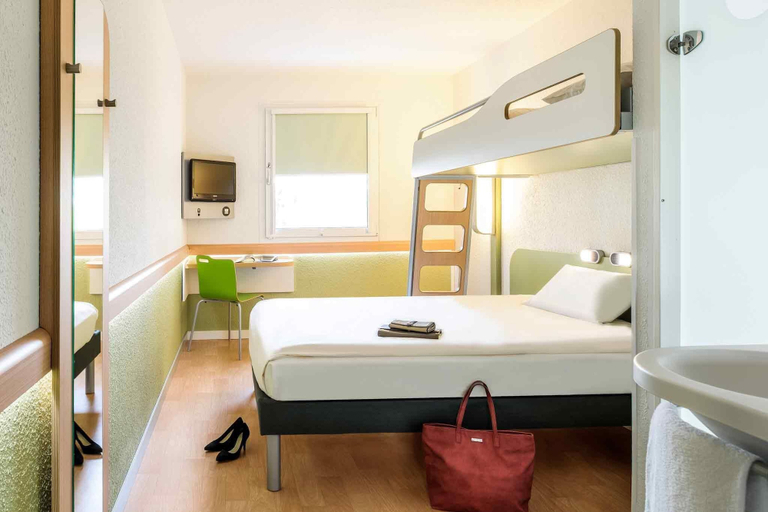 Bedroom 4, Ibis Budget Osnabrueck City, Osnabrück