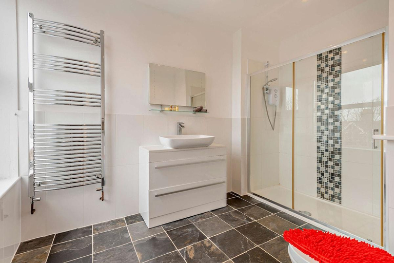 Bathroom 3, Dizzy Hights Spacious Swanage House Sleeps 10, Dorset