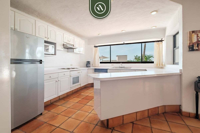 Private kitchen 5, Amazing 2 BR Condo Overlooking the Pool - Romantic Zone, Puerto Vallarta