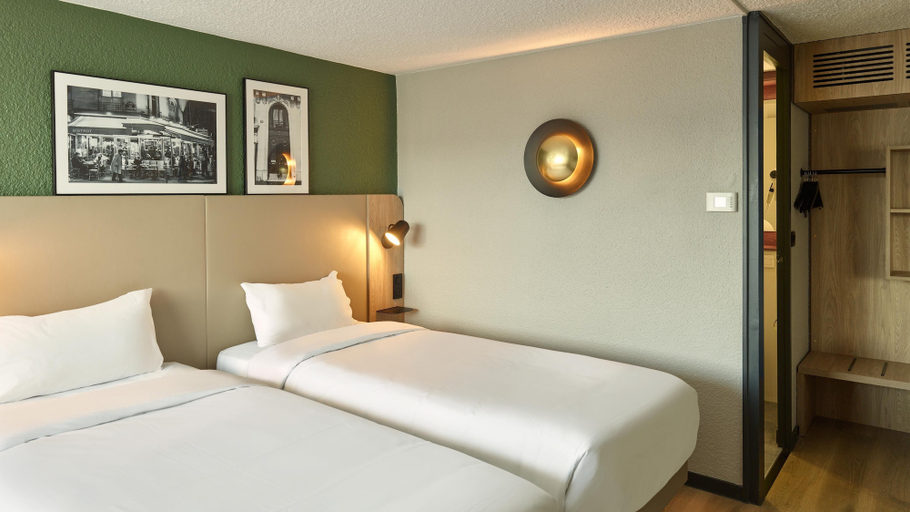 Bedroom 3, Campanile NATURE - Lyon Airport, Rhône