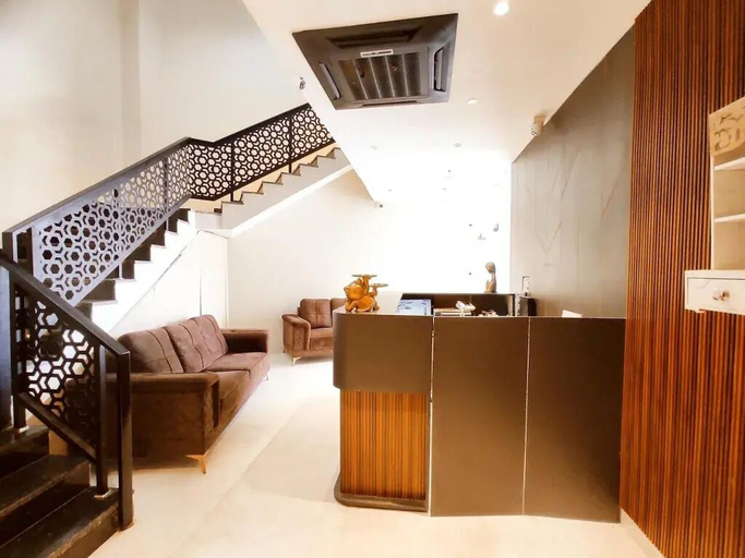 Lobby 3, HOTEL MONDAY - Comfortable & Safe Stays, Ludhiana