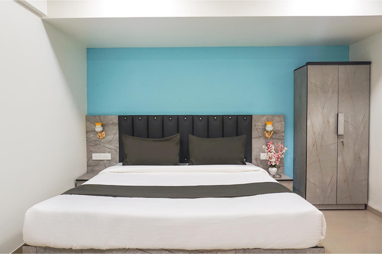 Bedroom 5, Fabhotel Vardhan Plaza, Pune
