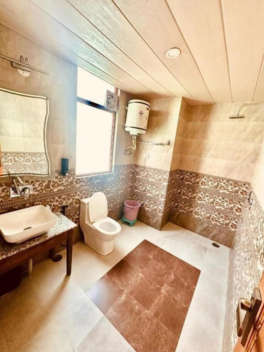 Bathroom 5, Hotel TangleWood Villa, Kullu
