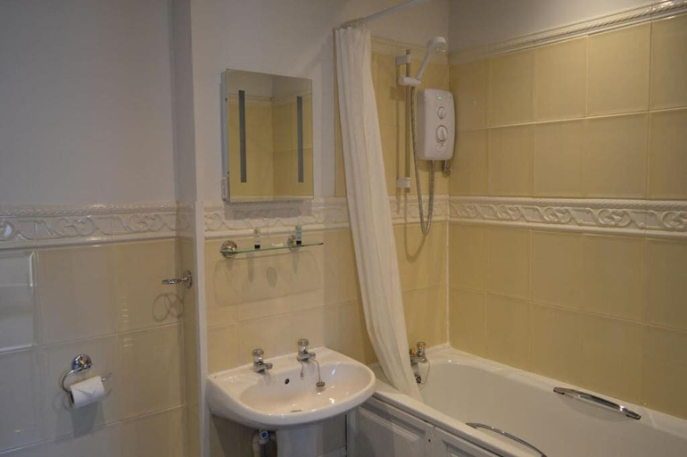 Bathroom 3, The Ilchester Arms Hotel, Somerset