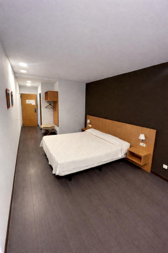 Bedroom 5, Hostal Mediterranea, Madrid