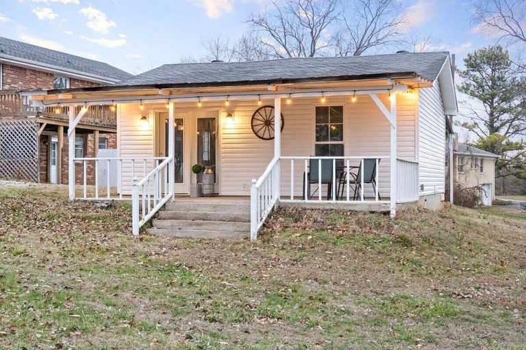 Primary image, Gratton Granny 979 Gratton Rd, Montgomery