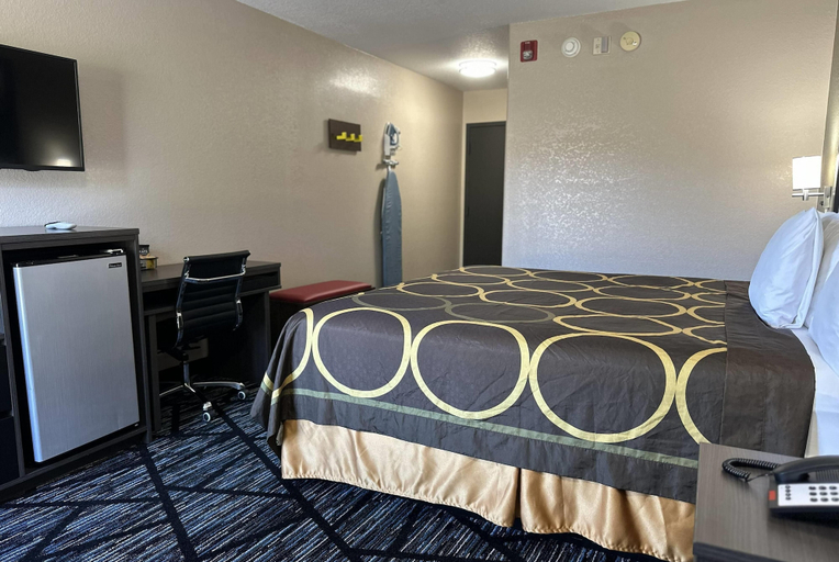 Bedroom 4, Super 8 by Wyndham Kinder/Coushatta near Casino, Allen