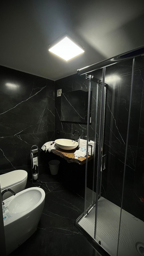 Bathroom 5, Hotel Iris, Napoli