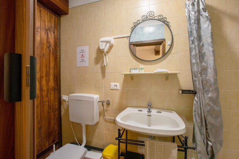Bathroom 3, Agriturismo Les Ecureuils, Aosta