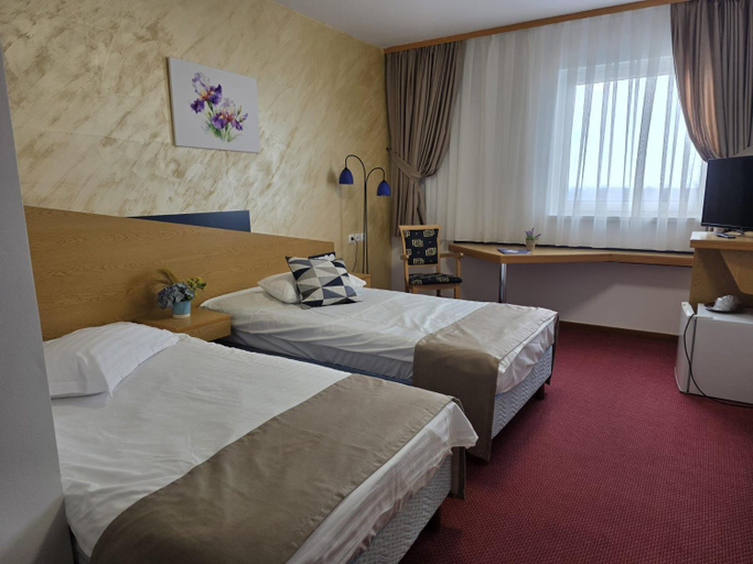 Bedroom 2, Hotel Iris, Bors