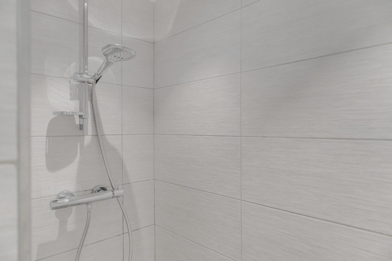 Bathroom 2, F2 vue mer palm beach, Alpes-Maritimes