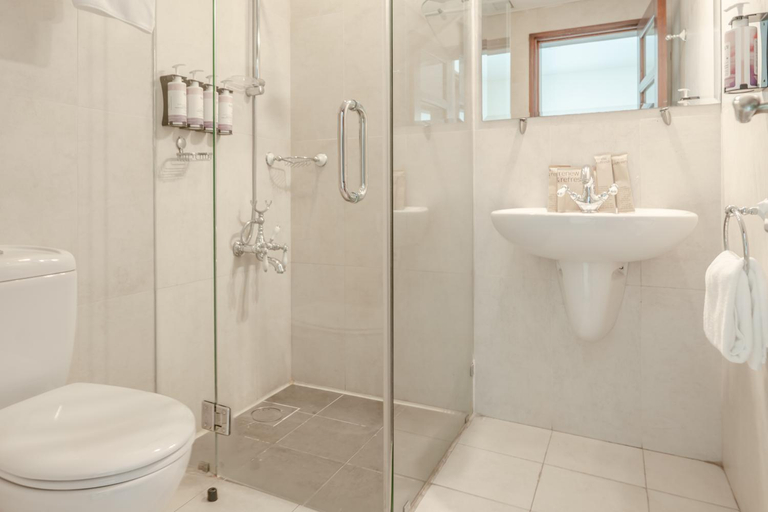 Bathroom 5, Movenpick Hotel & Resort Al Bida'a Kuwait, Salmiya