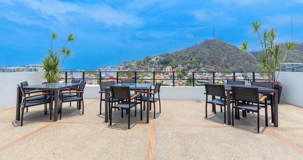 Food & Drinks 5, Amazing 2BR Condo in Romantic Zone - Rooftop Pool, Puerto Vallarta