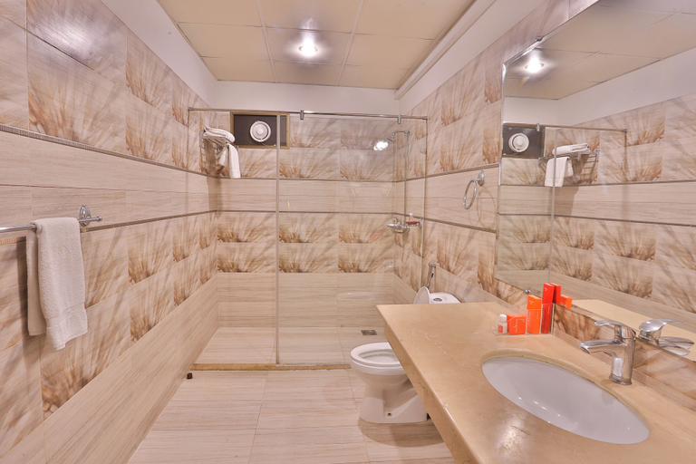 Bathroom 5, Avari Xpress Islamabad, Islamabad
