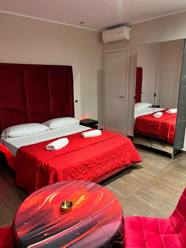 Room 4, Hotel Iris, Napoli