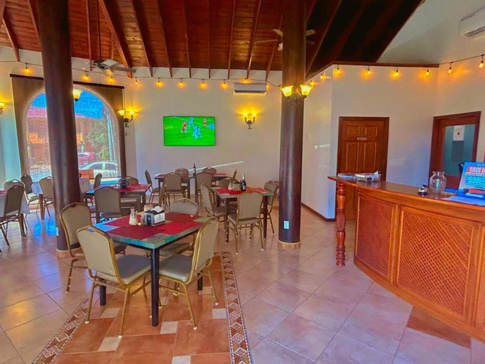 Food & Drinks 5, West Bay Colonial, Roatán
