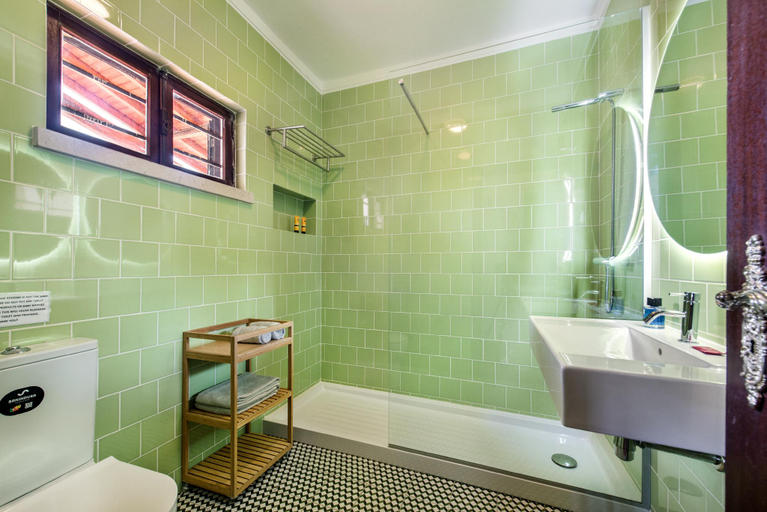Bathroom 4, Private Pool villa, Walking distance to the centre, Golf Facing, Loulé