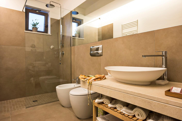 Bathroom 2, Riofavara Winery in Val di Noto, Ragusa