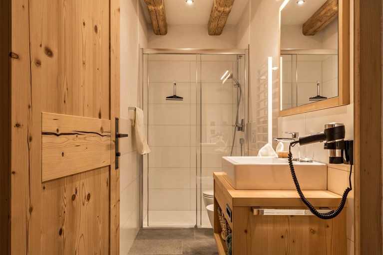 Bathroom, Hatzeshof Blumenwiese, Bolzano