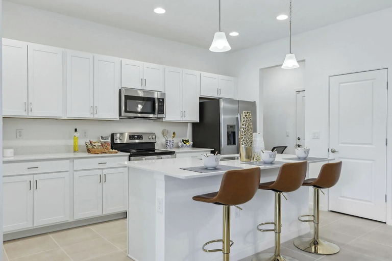 Private kitchen, Kissimmee Retreat 4BR House for 8, Osceola