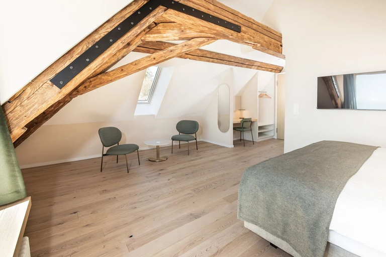 Room 5, Hôtel-Restaurant de la Vue-des-Alpes, Val-de-Ruz