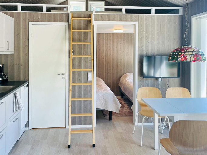 Others 5, star holiday home in HENAN, Orust