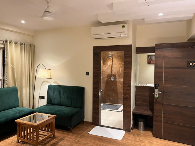 Others 5, Median Inn, Nagpur