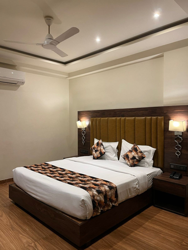Bedroom 1, Median Inn, Nagpur