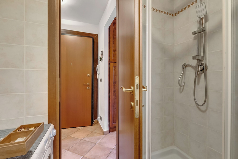 Bathroom 2, Wolf & Deer Apartment Ski-in Ski-out 250m, Torino