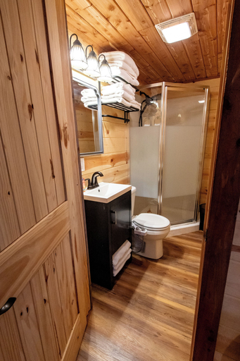 Others 5, Windstorm Cabin, Searcy