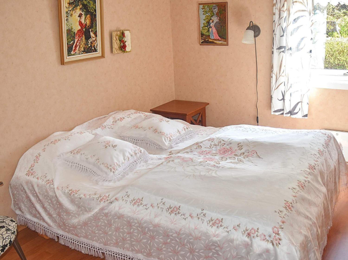 Bedroom 2, person holiday home in Selje-By Traum, Selje