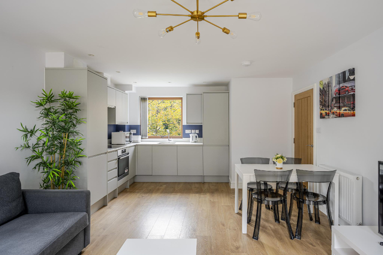 Others 5, Premium apartment in Chelmsford | Long Stays Welcome, Essex