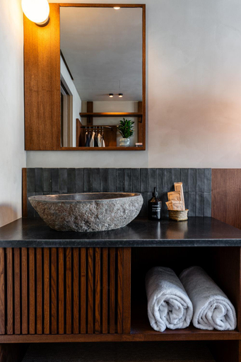 Bathroom 4, Selina Porto, Porto