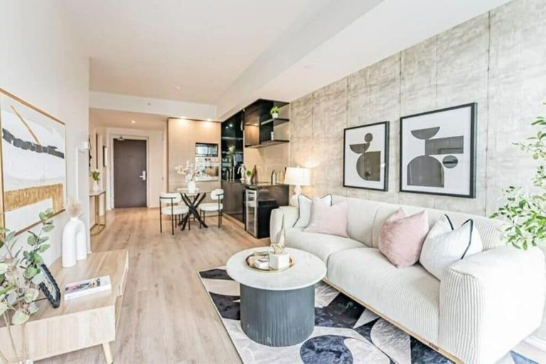 Living area 3, Suites Eaton - Toronto, Toronto