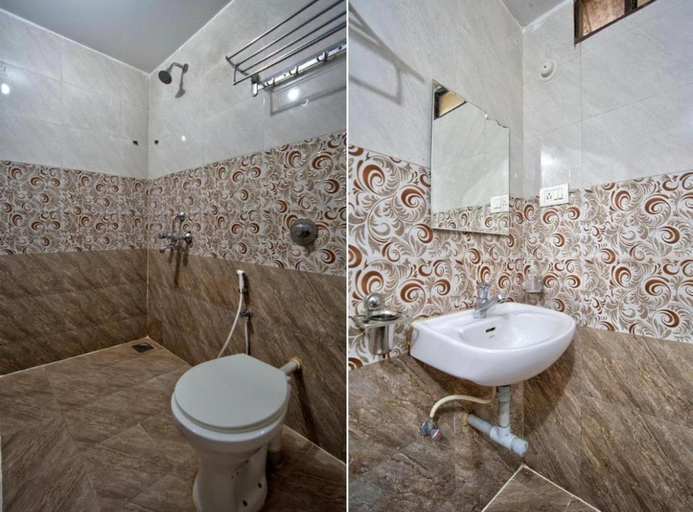 Bathroom 4, Calangute house inn, North Goa